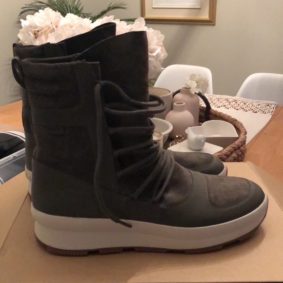 New Roots “St Laurent” waterproof boots. New in box, women’s 10 - Picture 4 of 8